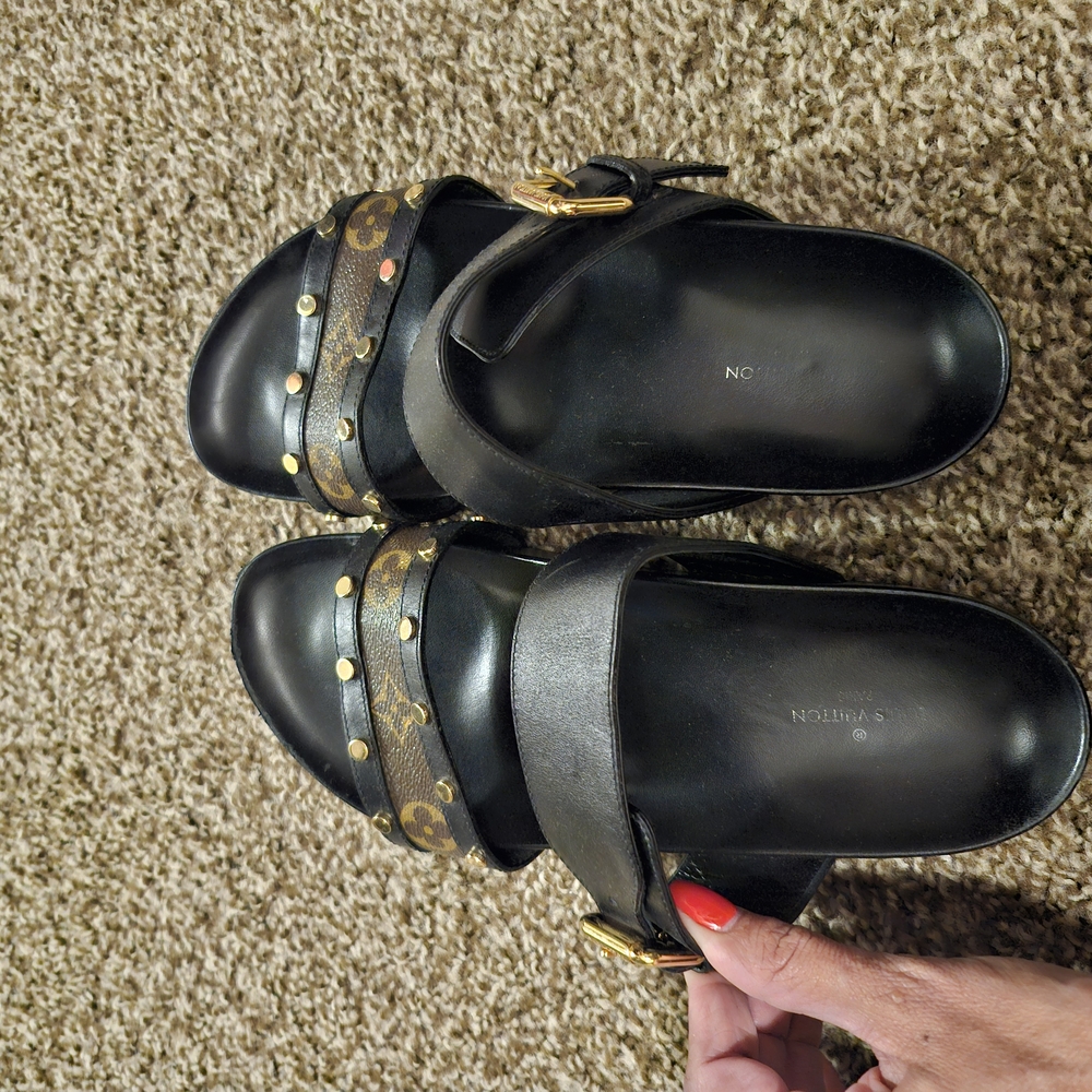 Louis Vuitton

LV Monogram Leather Slides